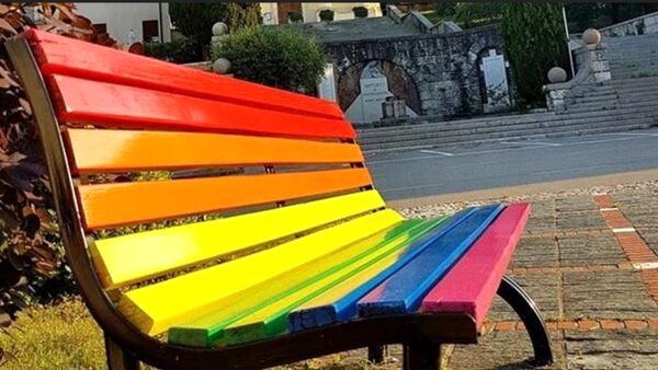 panchina-arcobaleno-2